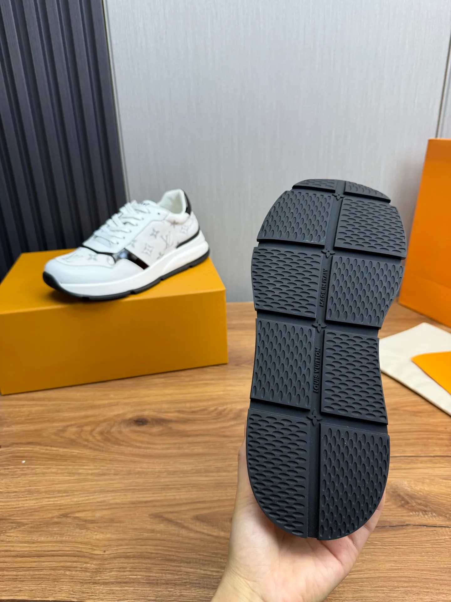 Men's shoes 💰800💰 LOUIS VUITTON [Luden Yiwei] Brand new trendy Lv is on the market 🎁, casual and fashionable men's shoes 👟Original 1:1 shipment✅ The upper is made of imported brand leather + cowhide lining, the original wear-resistant rubber outsole, the version is simple and elegant, exclusive for trendy men. 38-44 (customized at 38.45)